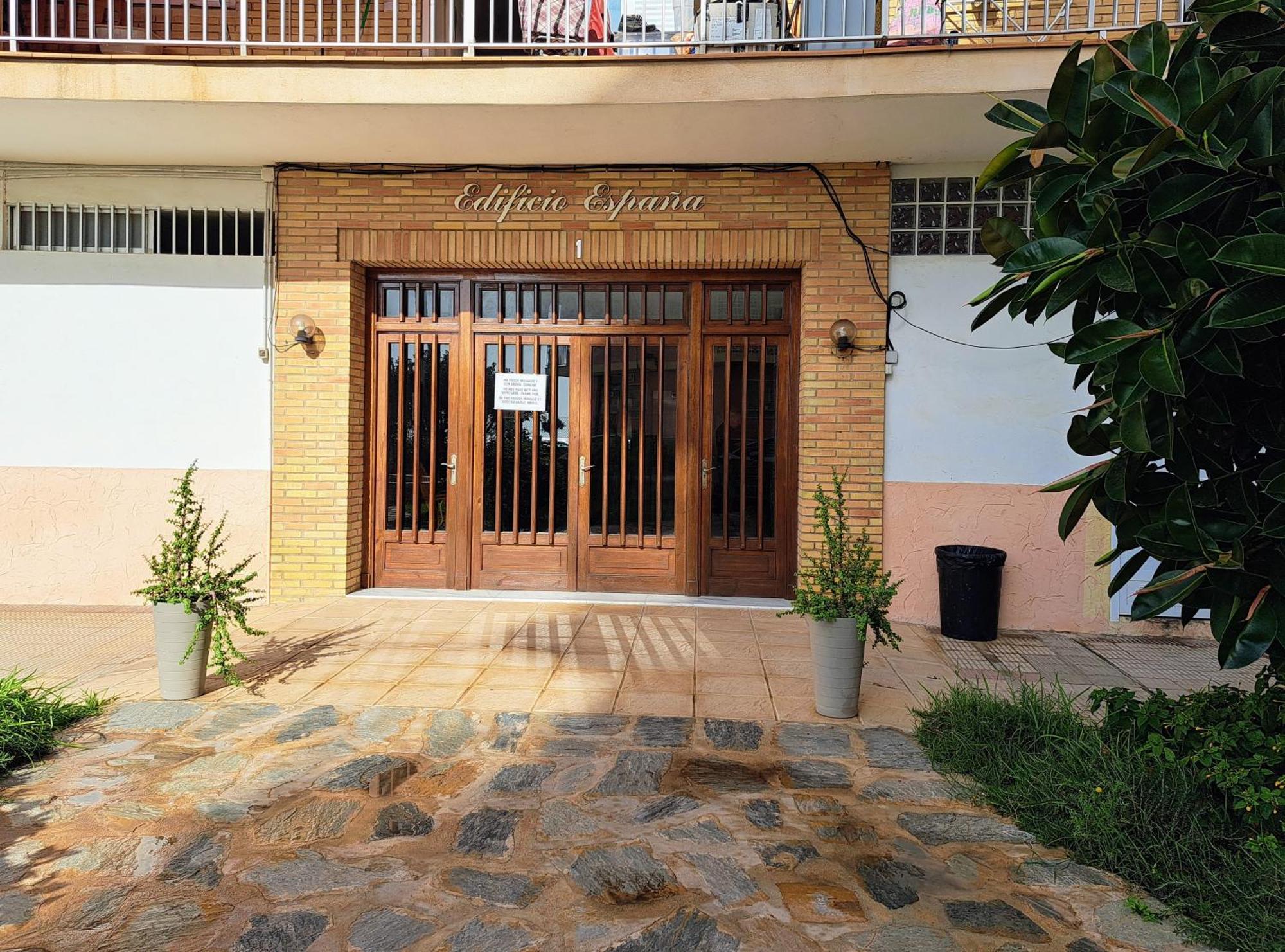 Garden Beach Apartment Torrevieja Exterior photo